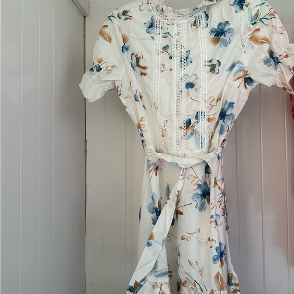 Super light and cute dress with apron style - Picture 7 of 7